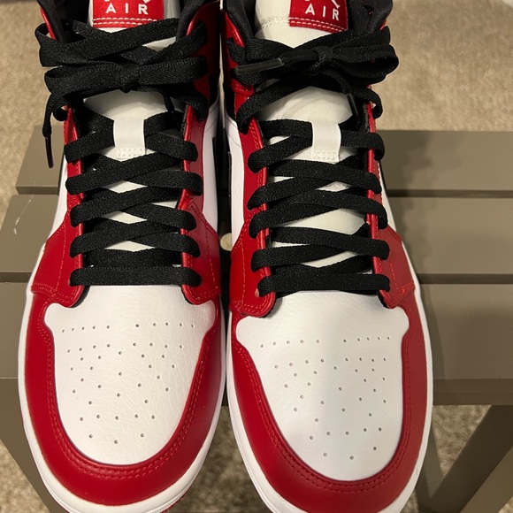 Air Jordan 1 Mid - Picture 4 of 8